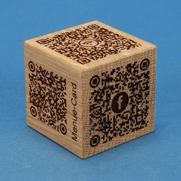 HOLZWÜRFEL EICHE QR-CODE Facebook LASERGRAVUR